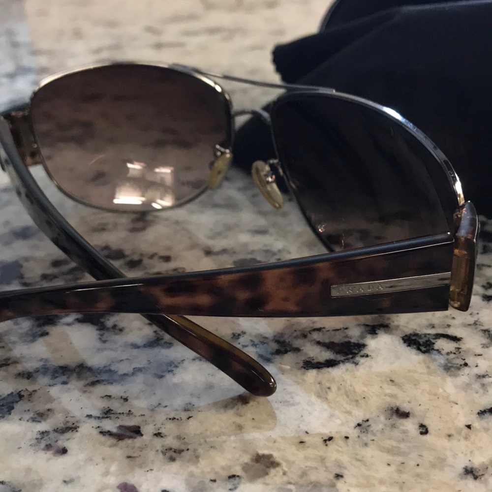 Prada sunglasses - Picture 5 of 8